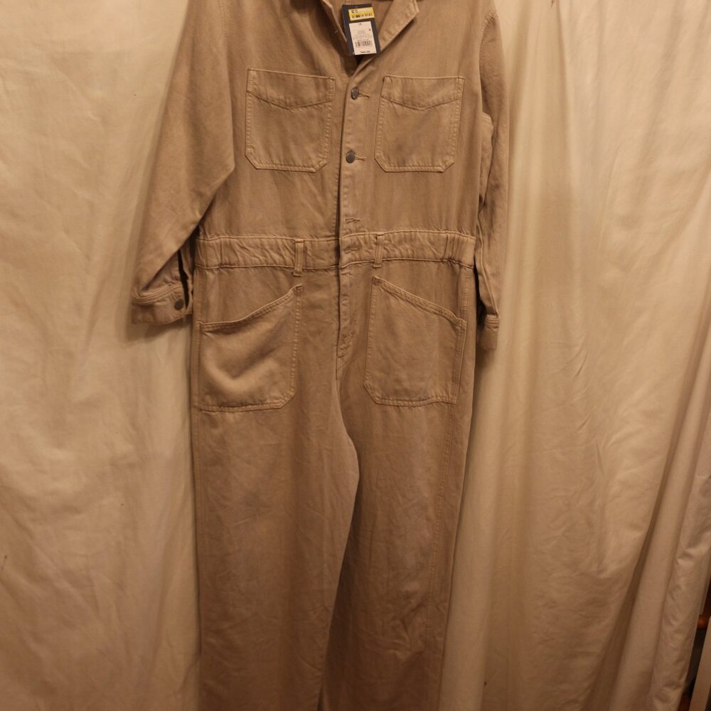 UNIVERSAL THREADS WOMEN’S ECRU BAGGY DENIM JUMPSUIT.